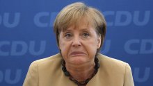 Merkel od Josipovića očekuje pomoć oko krize u BiH