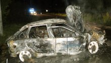 Izgorio automobil na parkiralištu