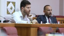 Pernar osam i pol minuta šutio za govornicom