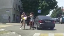 Zbog obične sitnice tri žene se fizički obračunale nasred prometng križanja