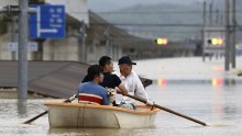 Nakon katastrofalnih poplava, Japan pogodio tajfun