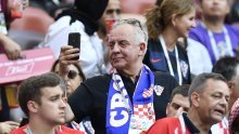Ljutita žena napala Sanadera u Moskvi: 'Kako vas nije sram'