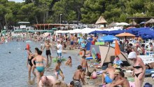 Sulud rast broja turista uzima sve veći danak