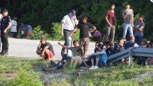 Većina od 4000 migranata u BiH nalazi se uz hrvatsku granicu