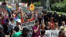'Vlada na radnike šalje policiju, a troši na Pride'