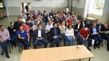 Osamdesetak SDP-ovih pobunjenika u Kamanju zatražilo trenutni odlazak Davora Bernardića