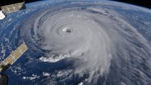 Satelit je snimio pomrčinu Sunca i uragan istovremeno, pogledajte kako to izgleda