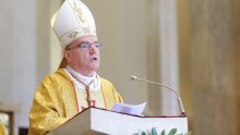 Kardinal Bozanić o zajedništvu sa Svetim Ocem: Neka lice Crkve zasja novim sjajem