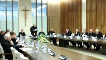 Hrvatski biskupi pripremaju se za Rim, podnose izviješće i o stanju u biskupijama