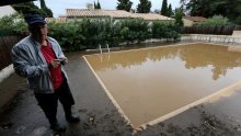 Poplave u Francuskoj odnijele pet života, uskoro evakuacija zarobljenih na krovovima kuća
