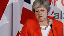 Napeto u parlamentu: Theresa May žestoko se bori, ali izgleda da je već prekrižena