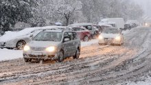 Kolaps u prometu: Na granicama se čeka satima, HŽ zamijenio vlakove autobusima