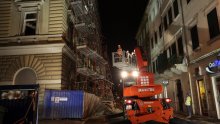 Oprez, ni dan nakon urušavanja skela u centru Rijeke još nije uklonjena