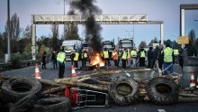 Macron privremeno povlači odluku koja je izazvala nasilne prosvjede 'žutih prsluka'