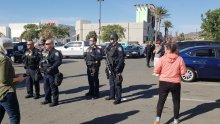 Drama u Tijuani: Migranti napali američku policiju, ona ih zaustavila suzavcem