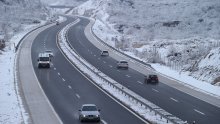 Vozači, oprez! Kolnici su vlažni i skliski, pogledajte gdje je obvezna zimska oprema