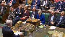 Zaiskrilo u britanskom parlamentu, Corbyn premijerki May: 'Glupačo!'
