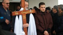 U Donjoj Mahali uz obitelj, prijatelje i kolege pokopan Ivo Gregurević