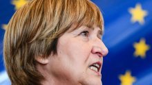 Ruža Tomašić prosvjedovala u Strasbourgu: Hrvati ostaju građani drugog reda. Sramota!
