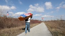 Nosi lijes 'države koja ne postoji' iz Buzina na Markov trg