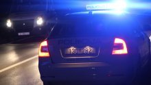 Pijani mladić autom udario u stablo, troje mladih teško ozlijeđeno