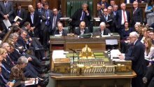 May zastupnicima obećala priliku da odgode Brexit