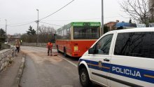 Kod KBC-a Rijeka pukla guma na autobusu i ozlijedila putnicu