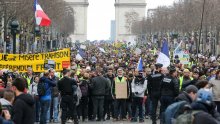 Stotine žutih prsluka prosvjeduju u Parizu 17. vikend zaredom