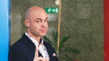 Nekadašnji vladar plesnog podija Davor Bilman zna se našaliti na svoj račun i nasmijati obožavatelje