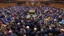 Britanski zastupnici predlažu zakon koji bi spriječio neuredni Brexit