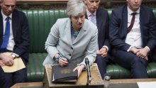 May suočena s rizikom 'potpunog urušavanja' vlade zbog Brexita