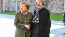 Theresa May računa na izlazak iz EU-a neposredno prije europskih izbora