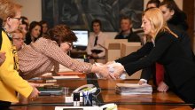 Petir u fotofinišu predala kandidaturu za EU parlament, skupila u dva dana 11.361 potpis