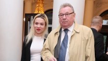 Ponosni djed Vladimir Šeks s unukom nije propustio premijeru opere u HNK-u