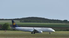 Putnici na letu za Zagreb, među kojima je bila i ministrica Divjak, zapeli u Frankfurtu, dimilo se iz avionskog klima-uređaja