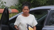U Londonu je trebala ostati nekoliko mjeseci i pomagati Meghan oko bebe, no Doria Ragland već se vratila u Los Angeles