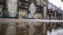 Kukastim križevima premazali fotografije preživjelih iz Holokausta