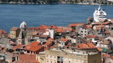 Djevojka istukla maloljetnu sestru i lakše je ozlijedila