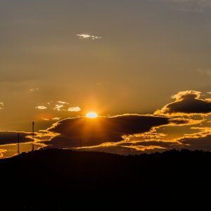 Proljetni zalazak sunca nad Dalmatinskom Zagorom