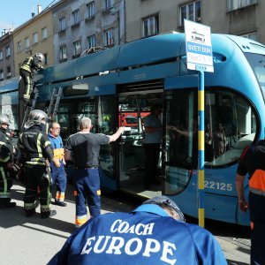 Požar tramvaja u Zagrebu