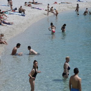 Sunčanje i kupanje na splitskim plažama