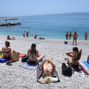 Sunčanje i kupanje na splitskim plažama