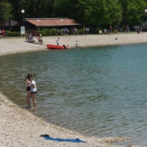 Zagrepčani se rashlađuju na jarunskom jezeru