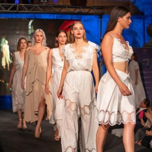 Modna revija Glamour fashion show na Stradunu