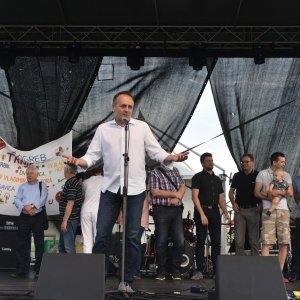 Bogati cjelodnevni program Dana Trnja završio koncertom grupe Vatra