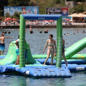 Split: Sunčana nedjelja napunila gradske plaže