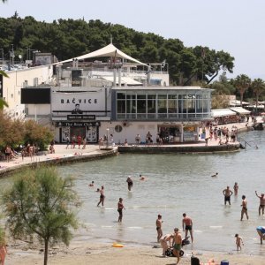 Split: Sunčana nedjelja napunila gradske plaže