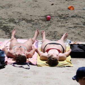 Split: Sunčana nedjelja napunila gradske plaže