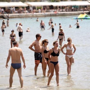 Split: Sunčana nedjelja napunila gradske plaže