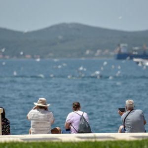 Zadar: Gradska riva najdraže mjesto mladima za sunčanje